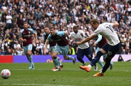 SPURS PIPPED THE CLARETS’ 1-0 THANKS TO A HARRY KANE PENALTY TO CLIMB TO FOURTH