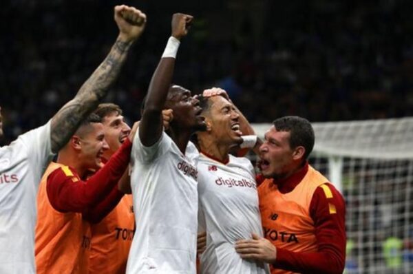 CHRIS SMALLING SCORES WINNER AS ROMA BEAT INTER 2-1 IN SERIE A
