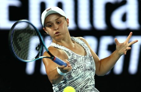 Australian Open: Ashleigh Barty to meet Danielle Collins in Melbourne final