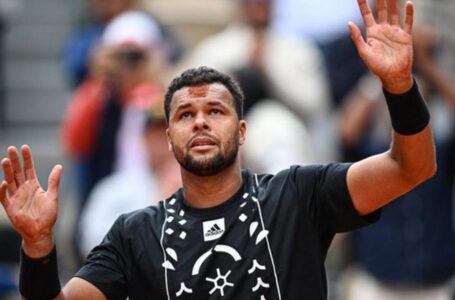 French Open: Jo-Wilfried Tsonga retires after emotional Casper Ruud defeat
