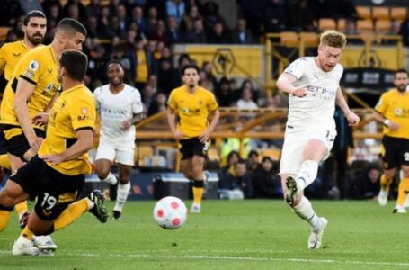 DeBRUYNE HITS FOUR AS THE CITYZENS OUTCLASS WOLVES 5-1 TO GO THREE POINTS CLEAR