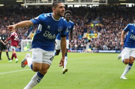NEAL MAUPAY SCORES WINNER IN TOFFEES WIN OVER THE HAMMERS
