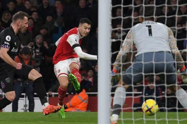 GUNNERS BEAT HAMMERS TO EXTEND LEAD ON PREMIER LEAGUE TABLE