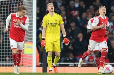 ARSENAL SCORES TWO LATE GOALS TO HOLD SOUTHAMPTON
