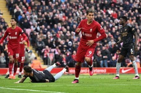 REDS SCORES LATE TO DRAW WITH GUNNERS 2-2 AT HOME