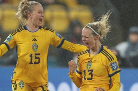 SWEDEN SCORES LATE WINNER IN 2-1 VICTORY OVER SOUTH AFRICA