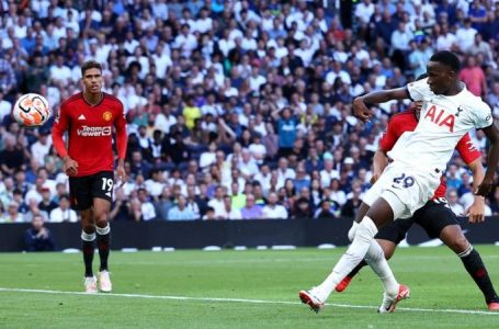 SPURS BEAT UNITED 2-0 TO GET FIRST WIN OF THE SEASON