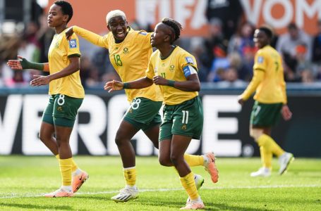 SOUTH AFRICA QUALIFY FOR ROUND OF 16 WITH 3-2 VICTORY OVER ITALY