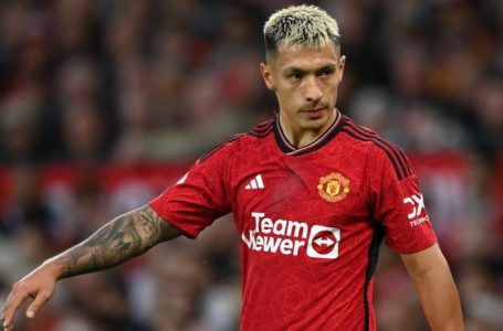 Manchester United defender Lisandro Martinez faces up to three months out with foot injury