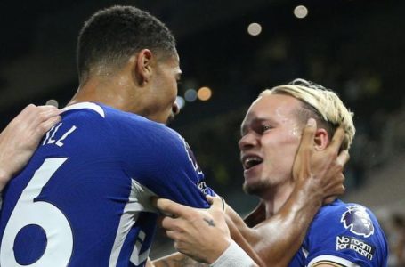 MUDRYK NETS FIRST GOAL AS CHELSEA WIN 2-0 AT FULHAM