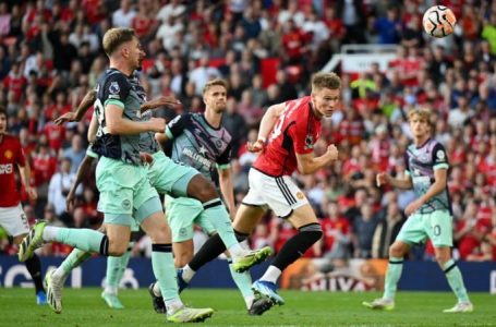 SCOTT McTOMINAY SCORES LATE DOUBLE AS UNITED BEAT BRENTFORD 2-1