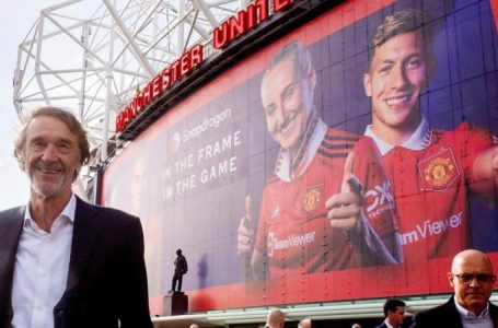 Manchester United- Sir Jim Ratcliffe considering minority stake offer