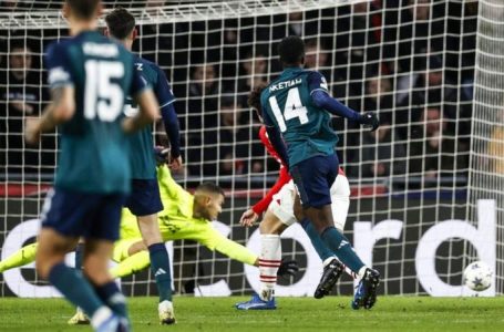 PSV HOLD ARSENAL TO 1-1 DRAW IN CHAMPIONS LEAGUE GROUP MATCH