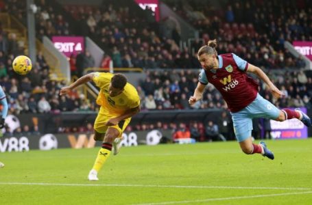 BURNLEY CRUSH TEN-MAN SHEFFIELD UNITED 5-0 TO MOVE OFF BOTTOM OF THE TABLE