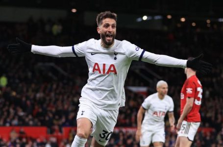 UNITED AND TOTTENHAM SHARE THE SPOILS WITH A 2-2 DRAW AT OLD TRAFFORD