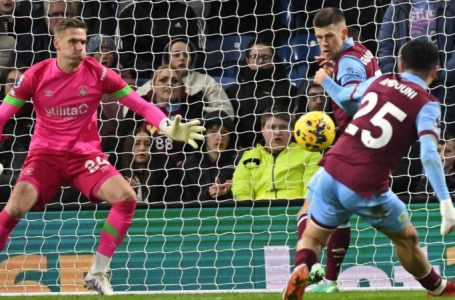 LUTON TOWN SCORE LATE GOAL TO EARN 1-1 DRAW AT BURNLEY