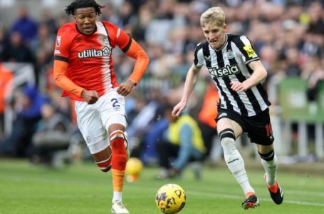 Anthony Gordon- Newcastle forward sustains injury in Luton draw
