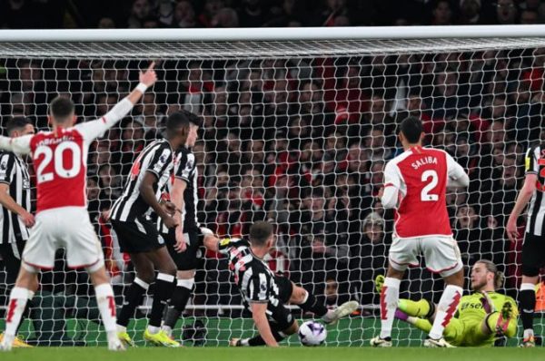 ARSENAL TRASH NEWCASTLE 4-1 TO INCREASE TITLE CHALLENGE @ HOME