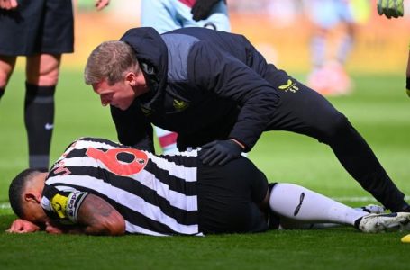 Jamaal Lascelles- Newcastle captain out for six to nine months with ACL injury