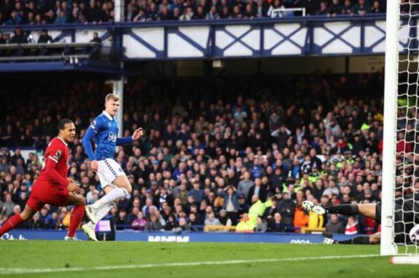 EVERTON BEAT LIVERPOOL 2-0 @ HOME TO DENT THE REDS TITLE PURSUIT