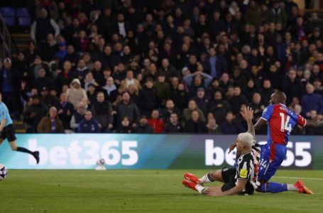 MATETA NETS DOUBLE AS CRYSTAL PALACE BEAT NEWCASTLE 2-0 TO ENSURE SAFTEY IN THE EPL