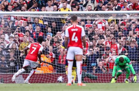 ARSENAL TRASH BOURNEMOUTH 3-0 @ HOME TO GO FOUR POINTS CLEAR ON TOP